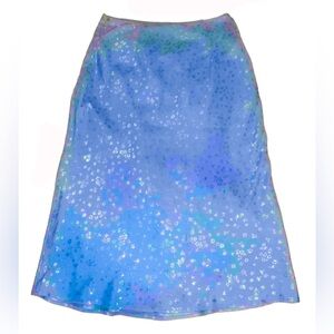 Forever 21 Large blue flower print skirt💐